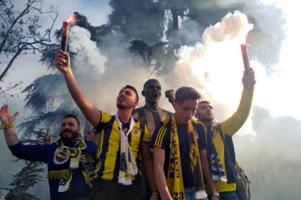 James Montague: Ultras Fenerbace Istanbul